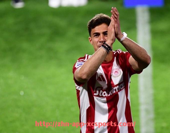 杏彩体育-CBA会踢足球的运动员：篮球运动员的足球才艺展示