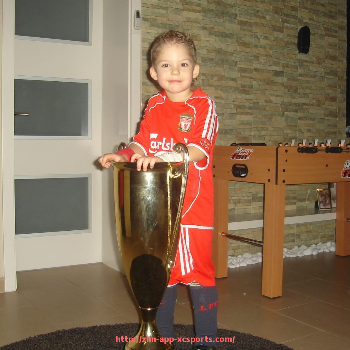 杏彩体育-世俱杯全景拍摄技术解析与赛场视觉优化方案